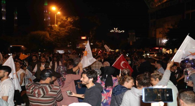 Iğdırlılar Erdoğanın zaferini kutladı