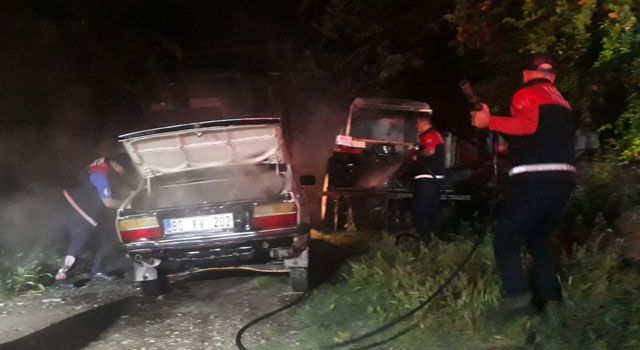 İki traktör ve bir otomobil alev alev yandı