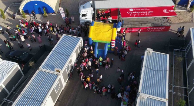İletişim Başkanlığının Gezici Çocuk Oyun Tırı, EXPO alanındaki çocuklarla buluştu