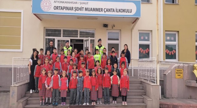 İlkokul öğrencilerine trafik eğitimi verildi