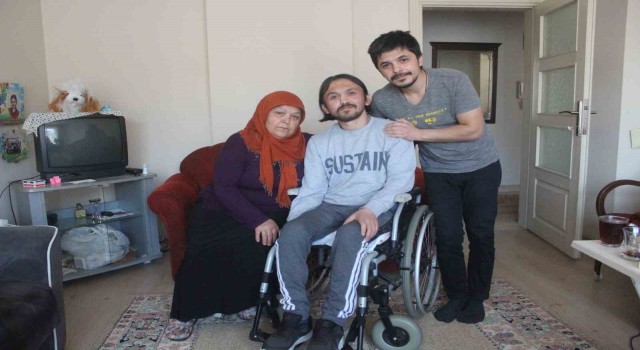 İş kazasında engelli hale gelen vatandaş, 2 bin TLlik tazminatını 4 yıldır alamadığını ileri sürdü