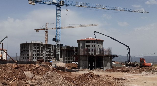 İslahiyedeki deprem konutları hızla yükseliyor