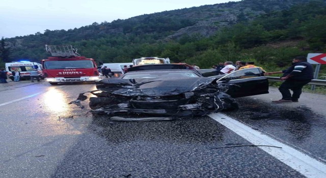 Isparta-Antalya karayolunda zincirleme kaza: 1 ölü, 4 yaralı