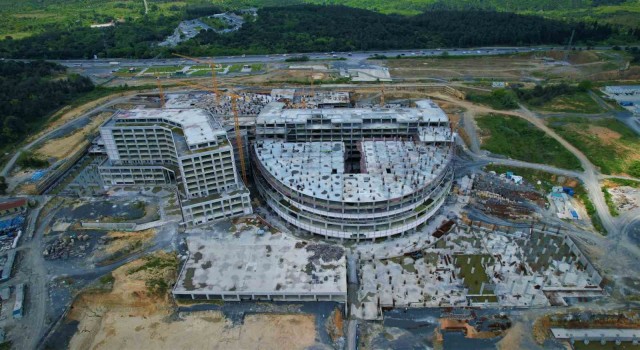 İstanbul Tıp Fakültesinin yeni sağlık üssü Hasdalda yükseliyor: İlk etabı 2024te bitecek