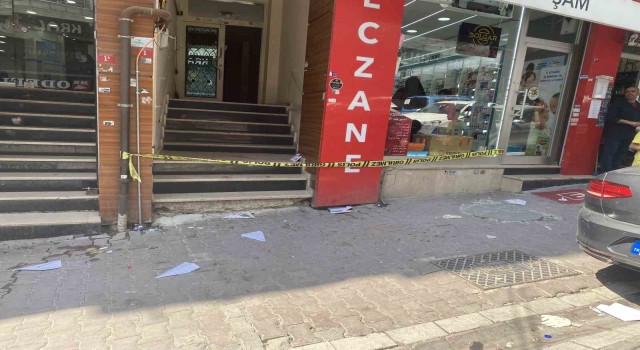 İstanbulda bıçaklı cinayet: Kaçtığı apartmanda öldürüldü