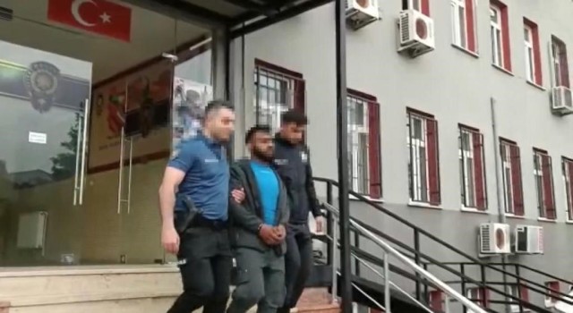 İstanbulda bisikletle minibüsten matkap çalan hırsız yakalandı