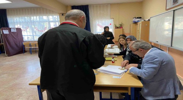İstanbulda oy kullanma işlemi başladı