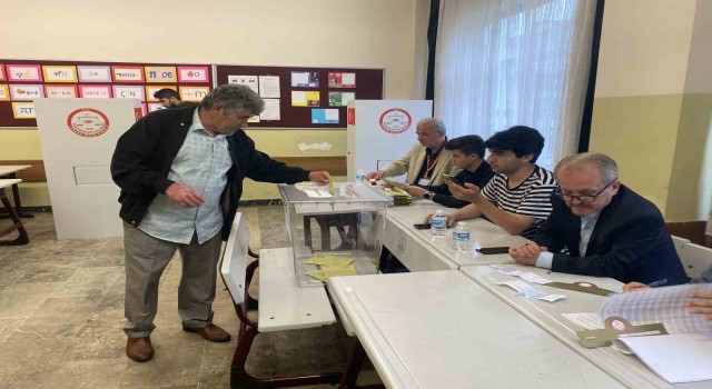 İstanbulda oy kullanma işlemi başladı
