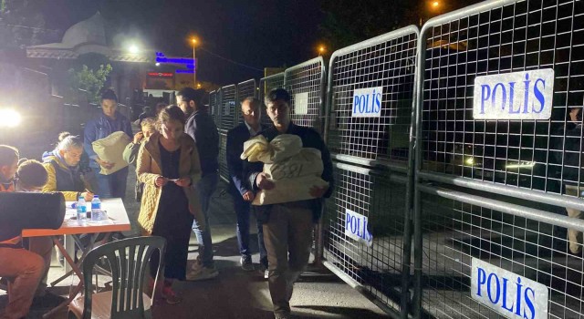 İstanbulda sayılan oylar ilçe seçim kurullarına getirilmeye başlandı