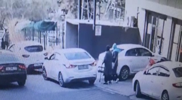 İstanbulda yaşlı kadına ilaçlı kağıtla gasp