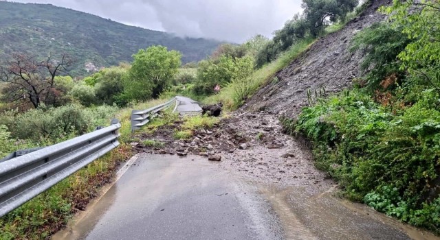 İtalyada şiddetli yağış, sel ve toprak kaymasına yol açtı