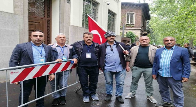 İtalyada Türk seçmenlerin oy verme işlemi devam ediyor