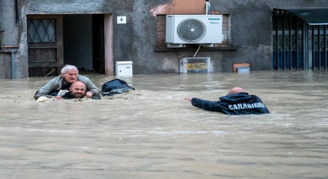 İtalyadaki sel felaketinde ölü sayısı 8e yükseldi