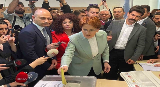 İYİ Parti Genel Başkanı Akşener oyunu Üsküdarda kullandı