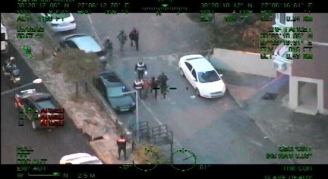 İzmirde 306 personelle dev operasyon: 33 gözaltı