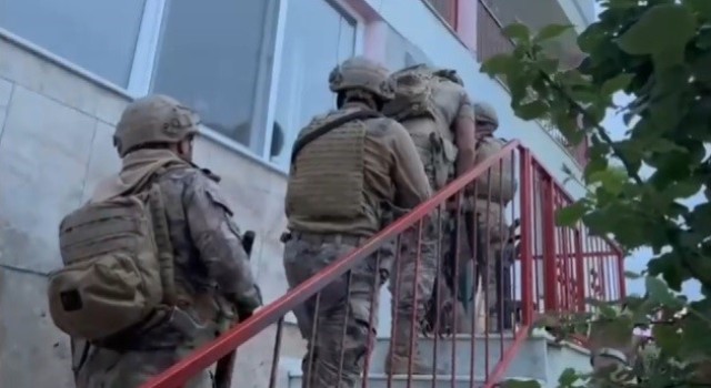 İzmirde büyük uyuşturucu temizliği: 52 tutuklama