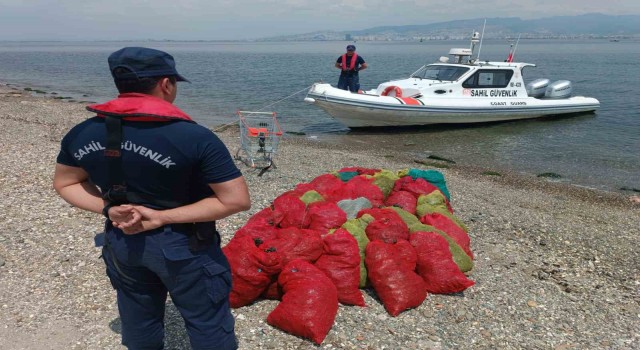 İzmirde kaçak su avı operasyonu: 17 şahsa işlem