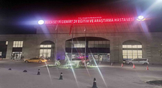 İzmirde parkta bıçaklı kavga: 17 yaşındaki genç öldü