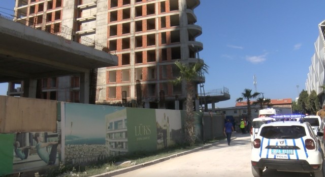 İzmirde üzerine demir düşen işçi hayatını kaybetti