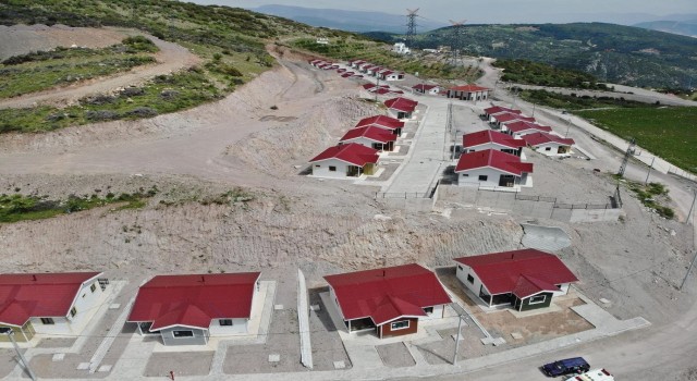 İzmirdeki heyelan mağdurları yeni evlerine kavuştu