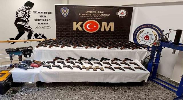 İzmirdeki yasa dışı silah ticareti operasyonunda 4 tutuklama