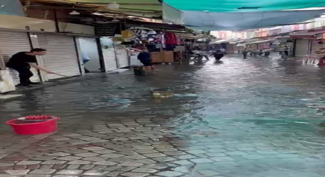 İzmiri yine sağanak vurdu