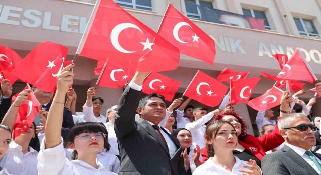 İzmirin ilçelerinde 19 Mayıs coşkusu