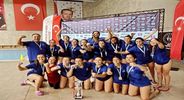 İzmirin kızları su topuna damga vurmaya devam ediyor
