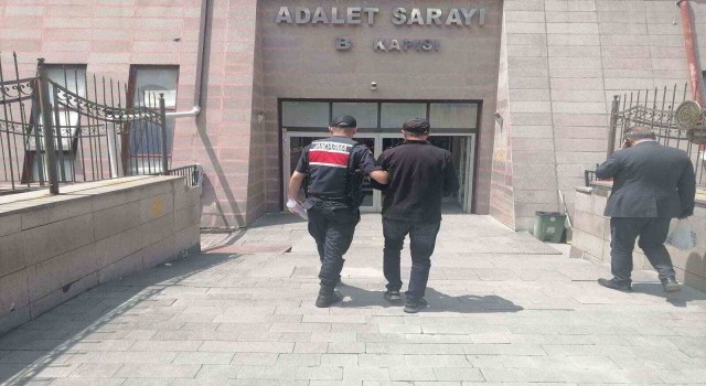 Jandarma ekiplerince yakalanan 5 şüpheli tutuklandı