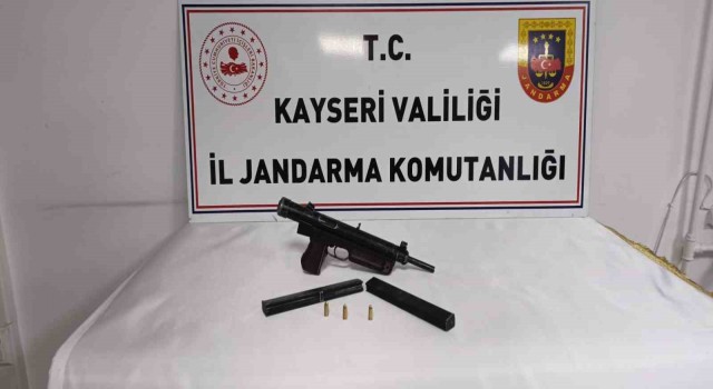 Jandarma operasyonunda otomatik tabanca ele geçirildi: 1 gözaltı