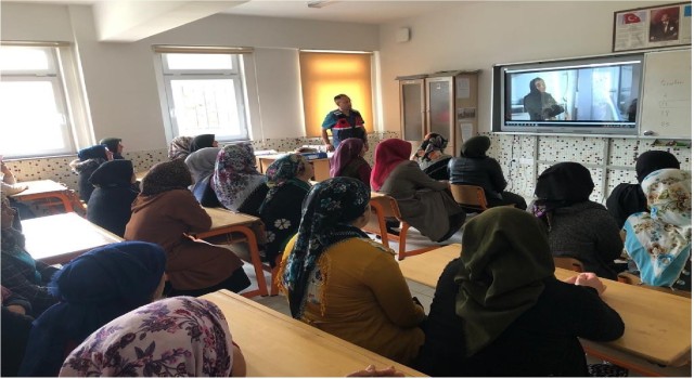 Jandarmadan 45 anneye uyuşturucu ile mücadele eğitimi