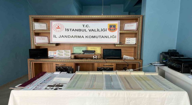 Jandarmanın sahte evrak operasyonunda onlarca sahte kimlik, pasaport ve çek defteri ele geçirildi