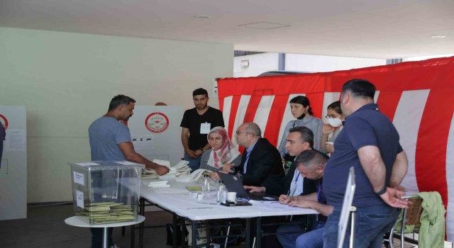 Japonyada Türkiyedeki genel seçimler için oy verme işlemi başladı