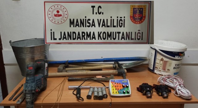 Kaçak kazı yaparken suçüstü yakalandılar