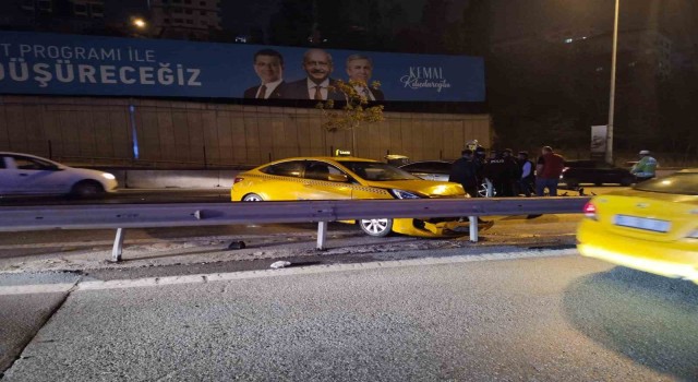 Kadıköyde E-5i kilitleyen zincirleme kaza: 2 yaralı