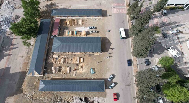 Kahramanmaraşta depremzede esnafa ahşap çarşı