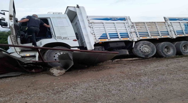 Kamyon sürücüsü direksiyonu başında ölü bulundu