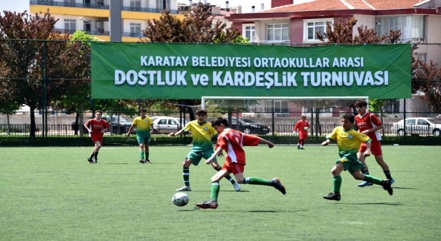 Karatayda “Ortaokullar Arası Dostluk ve Kardeşlik Futbol Turnuvası” başladı