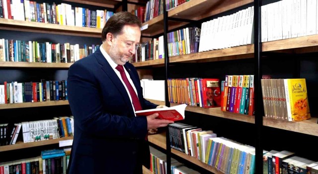 Karesi Millet Kıraathanesi gençlerin buluşma noktası