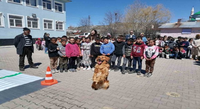 Karlıovada öğrencilere trafik güvenliği eğitimi verildi