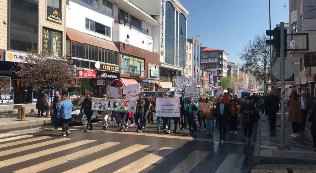 Karsta engelliler için farkındalık yürüyüşü