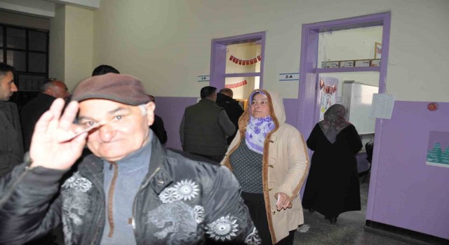 Karsta oy kullanma işlemi başladı