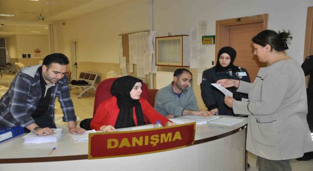 Karsta sandık başkanları torbalarını adliyeden aldı