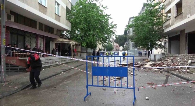 Kartalda kolonunda çatlak oluşan 7 katlı apartman tahliye edildi