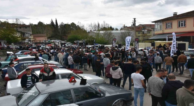Kastamonuda 200 modifiyeli aracın sergilendiği fuara yoğun ilgi
