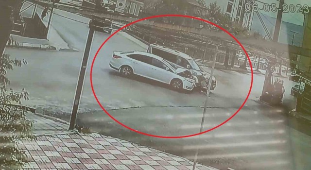 Kastamonuda hafif ticari araç ile otomobil çarpıştı: 3 yaralı