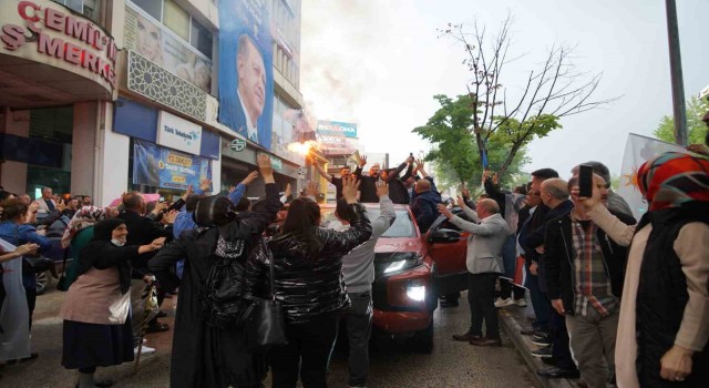 Kastamonulular Cumhurbaşkanı Erdoğanın zaferi için sokaklara akın etti