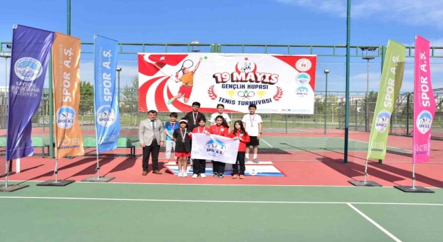 Kayseride 19 Mayıs GençlikKupası Tenis turnuvası tamamlandı
