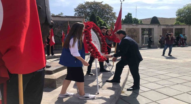 Kayseride Gençlik Haftası, çelenk töreni ile başladı