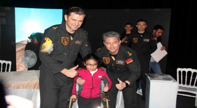 Kayseride SOLOTÜRK pilotlarına yoğun ilgi